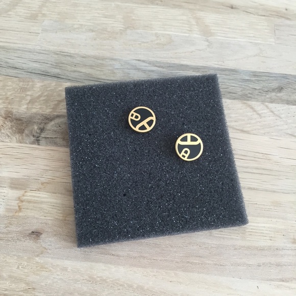 SOLD🚫 {Hermes} Black and gold logo earrings