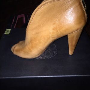 Vince Camuto Peep toe bootie