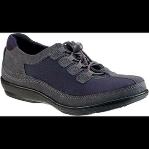 Aetrex "Berries" shoes