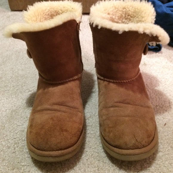 Chestnut Bailey Button Uggs