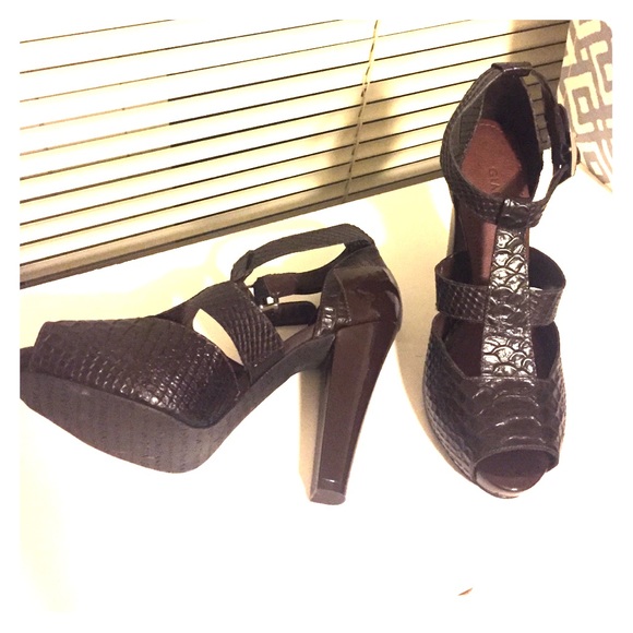 Brown thick heel sandal