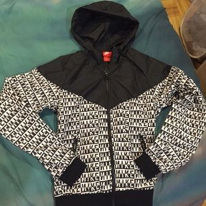 Nike wind/rain jacket black n white.never worn!