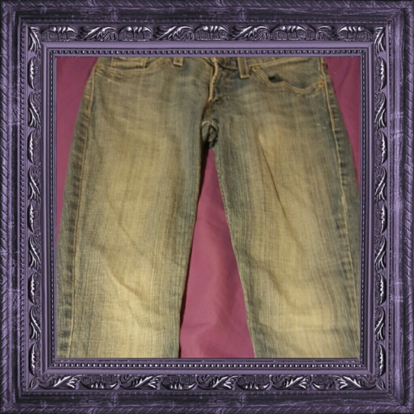 FLASH SALE! LEVI'S JEANS