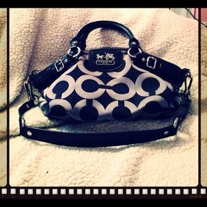 👛💕 Black Coach Satchel💕👛