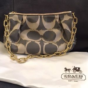 Coach Poppy grey with gold clutch