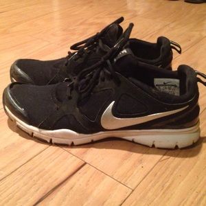 Black Nike Shoes
