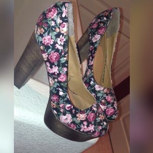 New Floral Print Wooden Heel Pumps