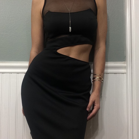 SO FLATTERING! Midi-Length Mesh Detail Dress