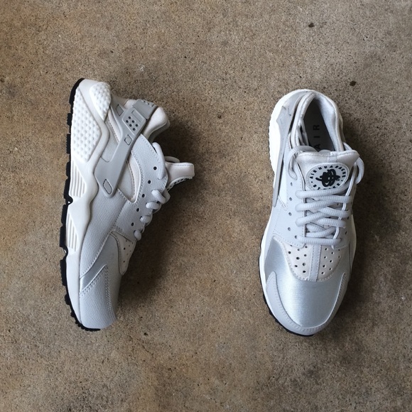 SOLD Women's Nike Huarache