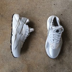 SOLD Women's Nike Huarache