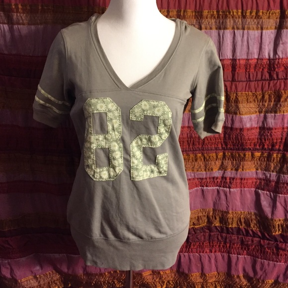Cute top! Casual Sunday's!!! *I accept offers ☺️