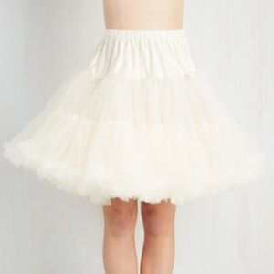 NWT Hell Bunny Short Petticoat in Ivory