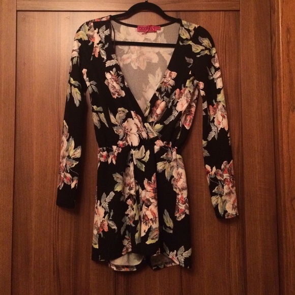 Floral romper worn once ☺️