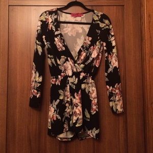Floral romper worn once ☺️