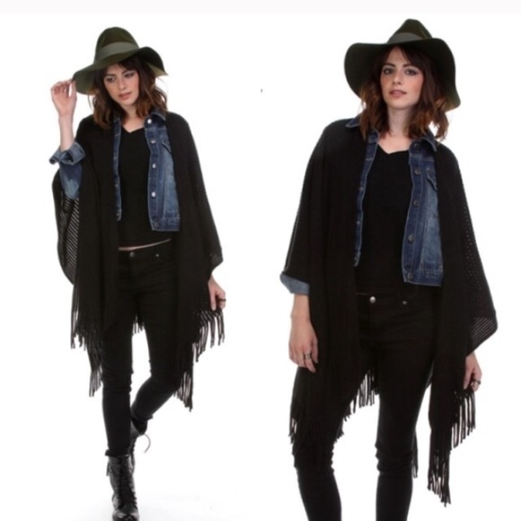 LAST ONE🎉Beautiful soft &warm fringe Ruana/Poncho