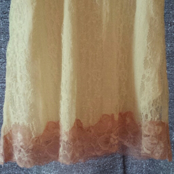 Bundle: Forever 21 lace tanks - Picture 5 of 7