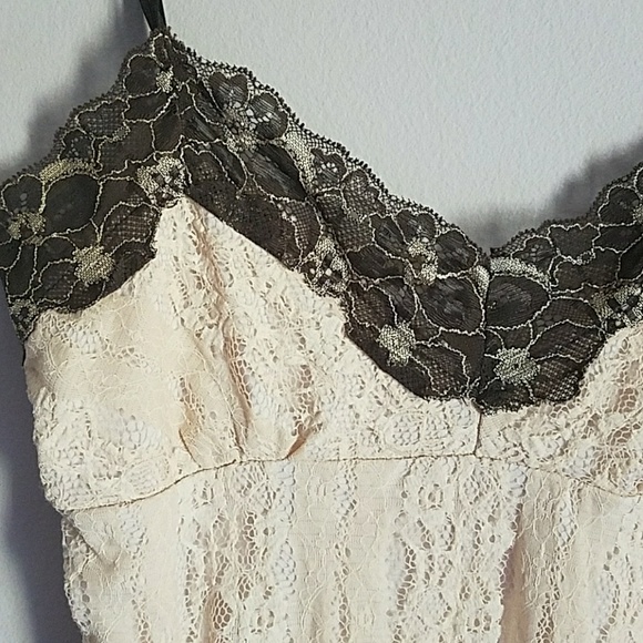 Bundle: Forever 21 lace tanks - Picture 6 of 7