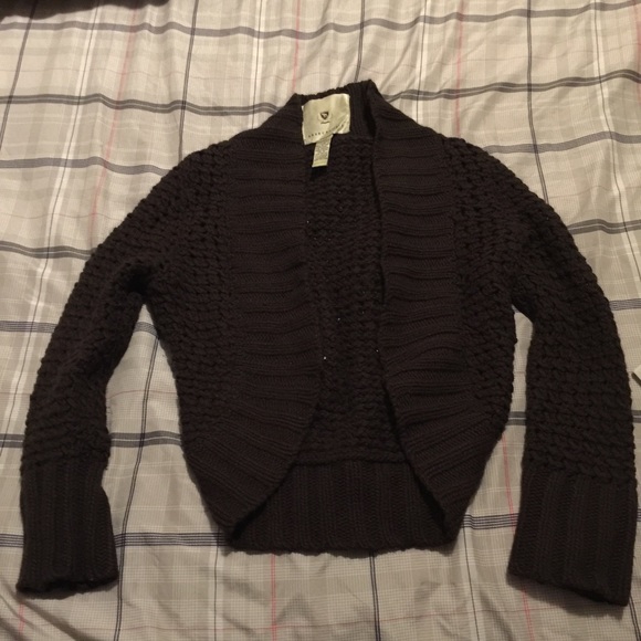 Abercrombie and Fitch shrug