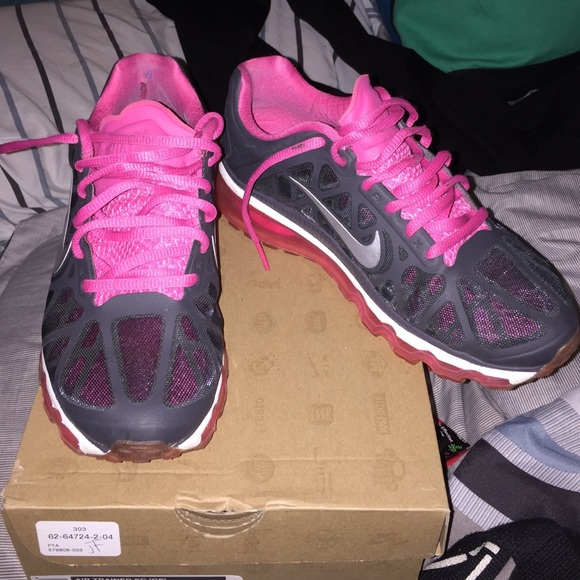 Nike air max - in great condition! Cute & comfy!