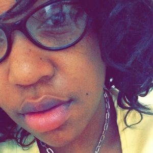 Meet your Posher, Latisha