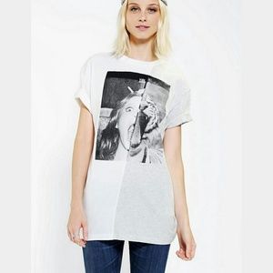 UO Graphic T