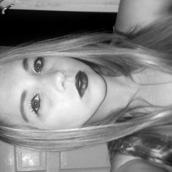 Meet your Posher, Katelyn - Picture 2 of 3