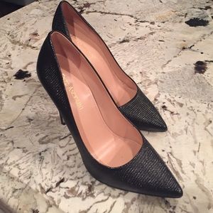 Enzo Angiolini black pumps