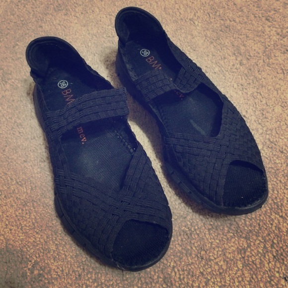 Super comfy summer shoe.