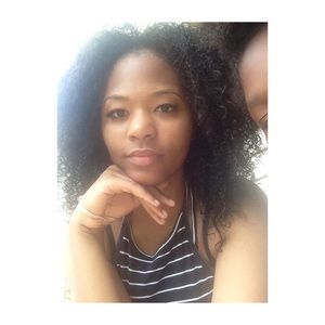 Meet your Posher, Monaejah