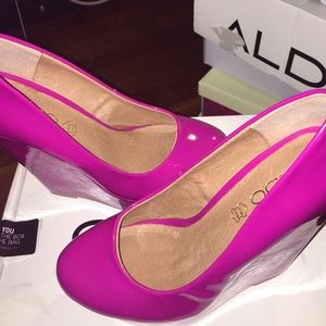 Magenta Patent Wedge