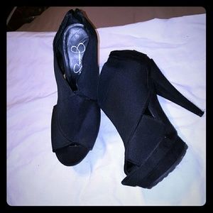 Black criss cross heals