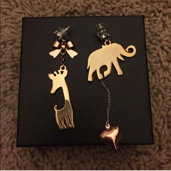 Betsey Johnson earrings 💕