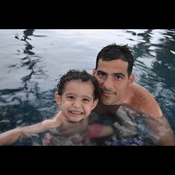 Meet your Posher, Carlos - Picture 1 of 1