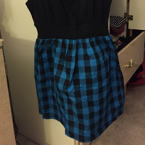 Dress - Picture 4 of 4