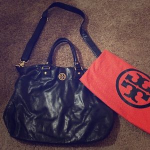 Black authentic Tory Burch Purse!