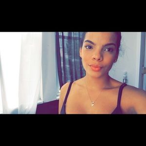 Meet your Posher, Dahiana