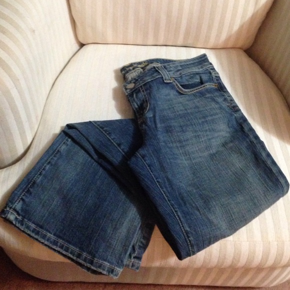 Size 10 short American Eagle boyfriend jeans.