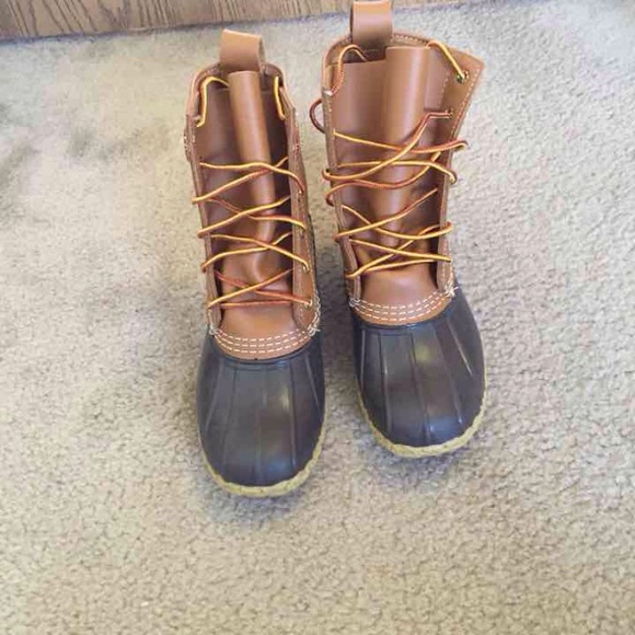 Not selling looking for bean boots! Size 7 or 8