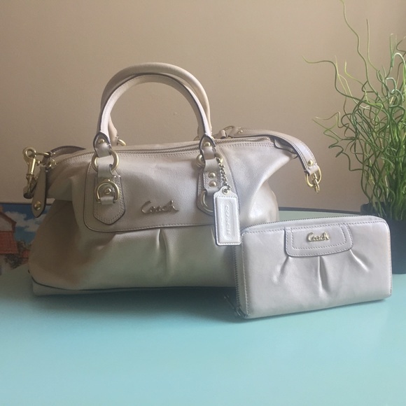 SOLD!Coach madison Beige Gold Satchel