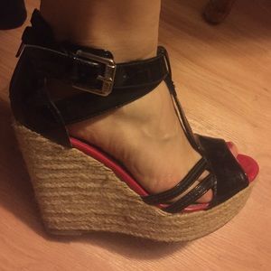 Guess wedges