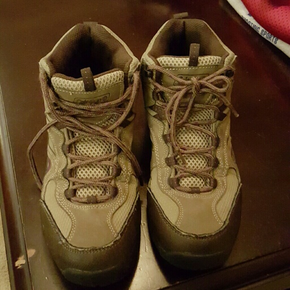 Coleman hiking boots