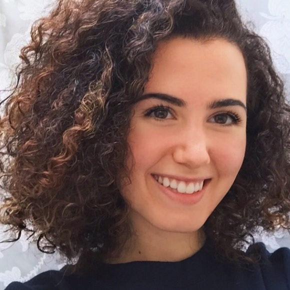 Meet your Posher, Alexis