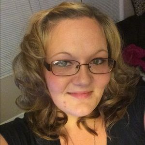 Meet your Posher, Alicia