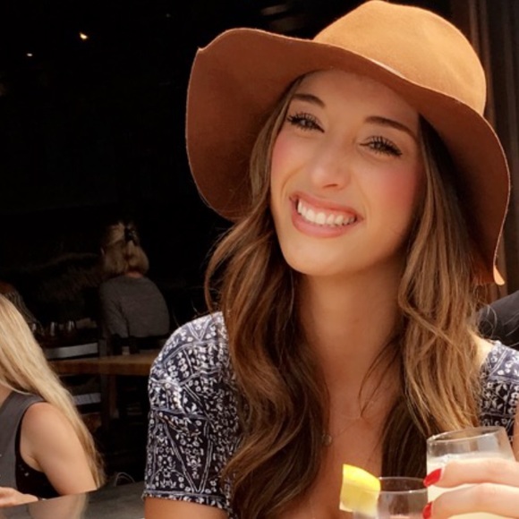 Meet your Posher, Rachael - Picture 3 of 4