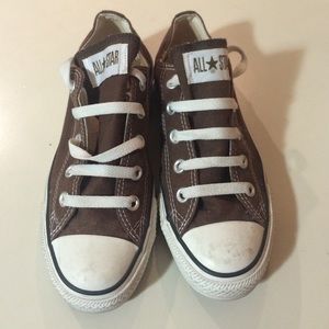 Brown converse- in very good condition