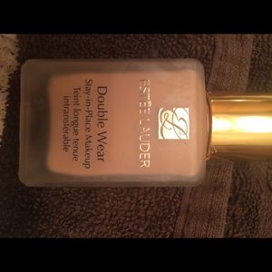 Estée Lauder double wear foundation