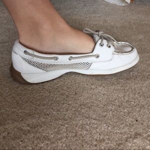 White sperrys top-sider