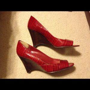 Red peeptoe wedges