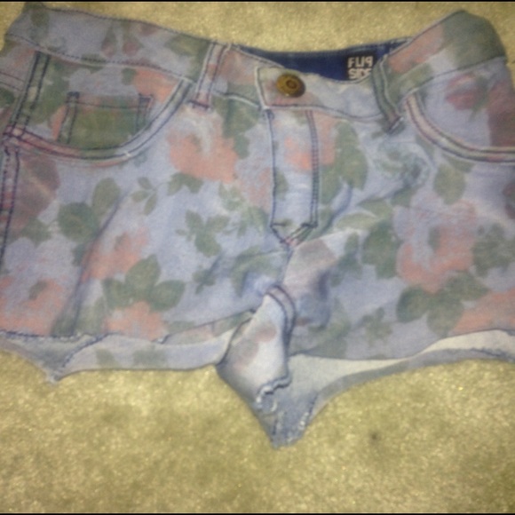 Shorts - Picture 2 of 3