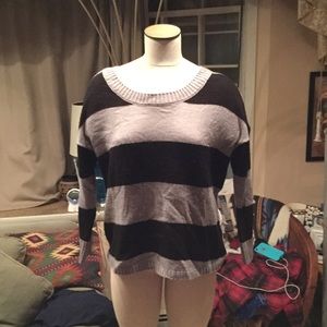 Sweater buttons down the back stay warm in 2016🎉